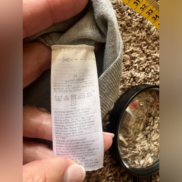 Banana Republic Gray Medium Sweater Button Front Cardigan EUC - Picture 7 of 7